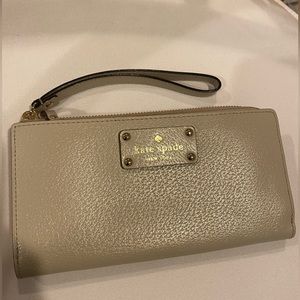 Kate Spade New York Wallet/wristlet/clutch